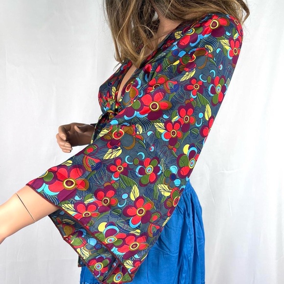 Bell Sleeves Open Front Tie Top - Picture 2 of 5